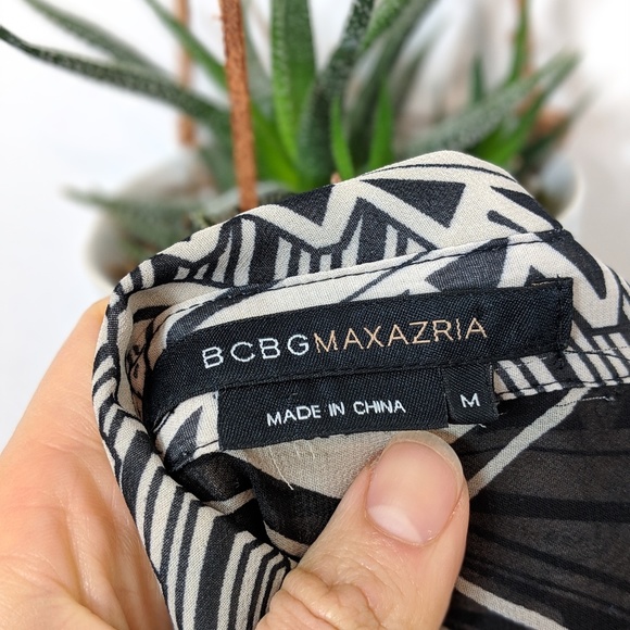 • bcbg max azria • patterned sleeveless blouse - Picture 6 of 8